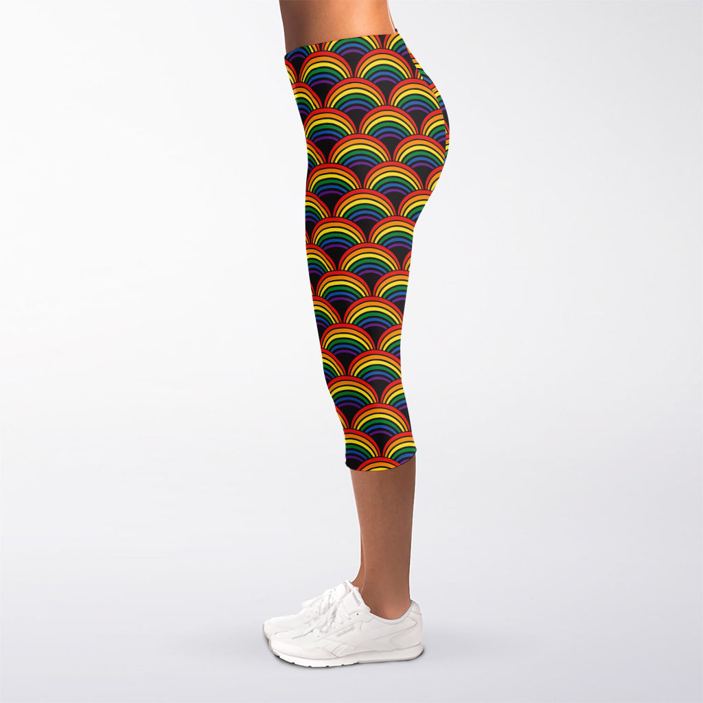Rainbow Wave Pattern Print Women's Capri Leggings