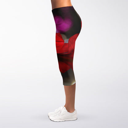 Red Amaryllis Print Women's Capri Leggings