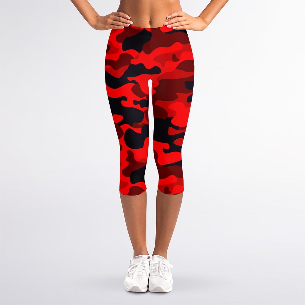 Red And Black Camouflage Print Women's Capri Leggings