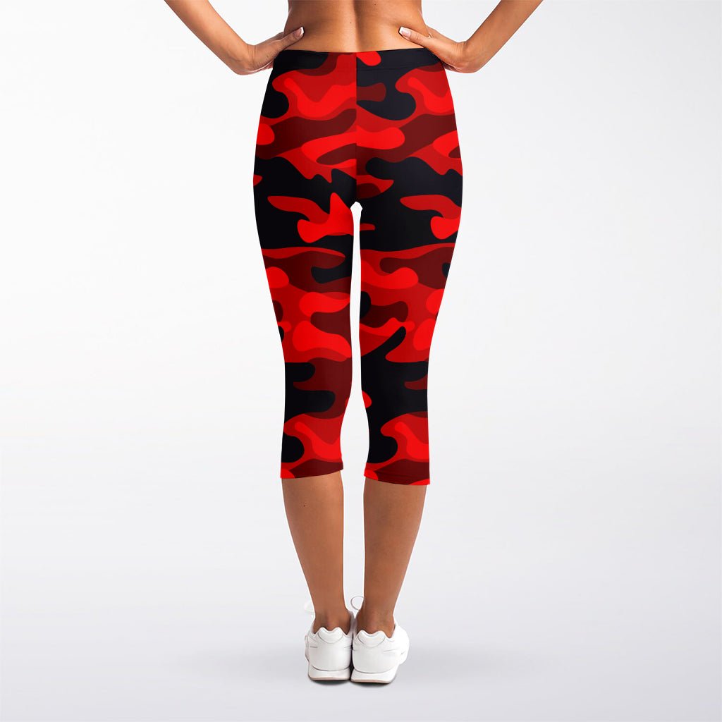 Red And Black Camouflage Print Women's Capri Leggings