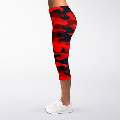 Red And Black Camouflage Print Women's Capri Leggings