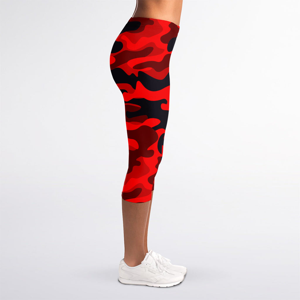 Red And Black Camouflage Print Women's Capri Leggings