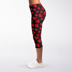 Red And Black Heart Pattern Print Women's Capri Leggings
