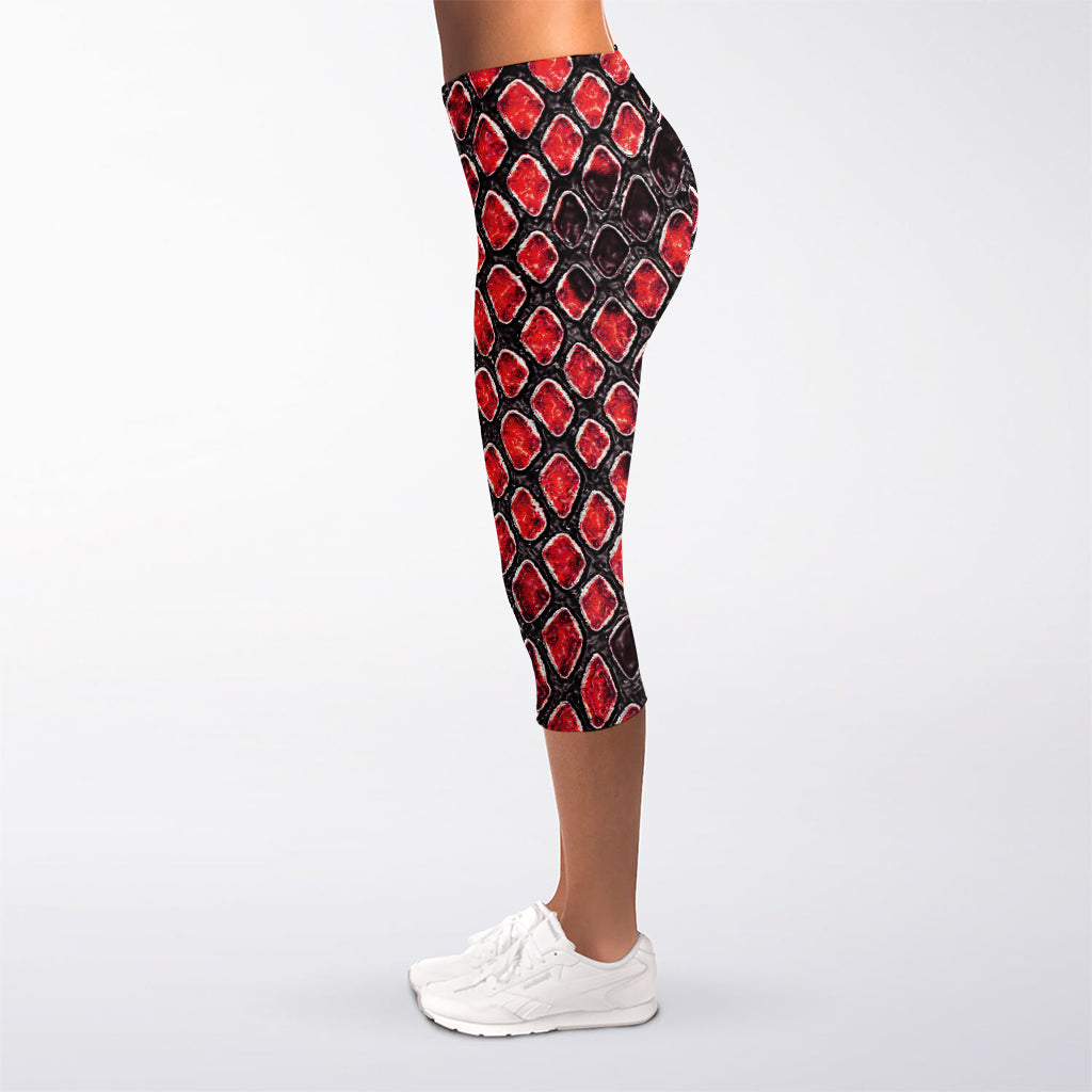 Red And Black Snakeskin Print Women's Capri Leggings