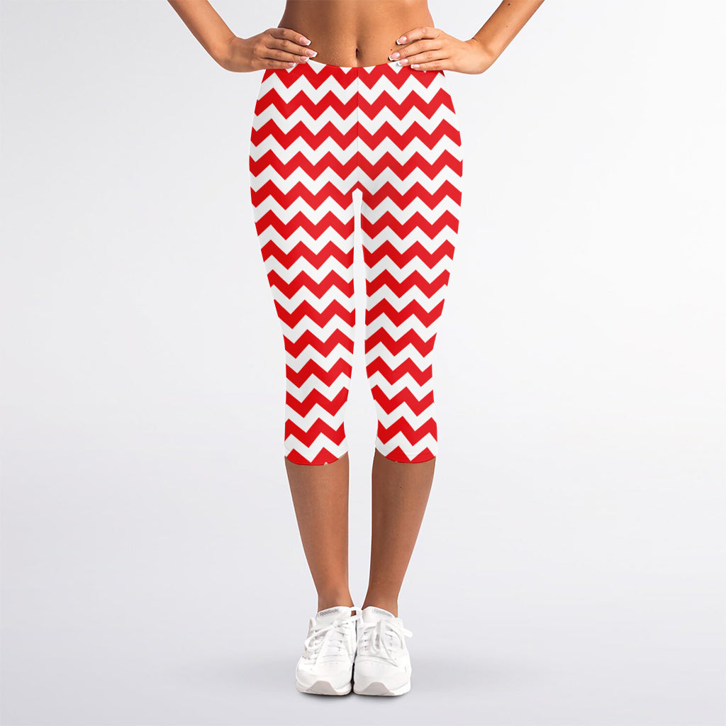Red And White Chevron Pattern Print Women's Capri Leggings