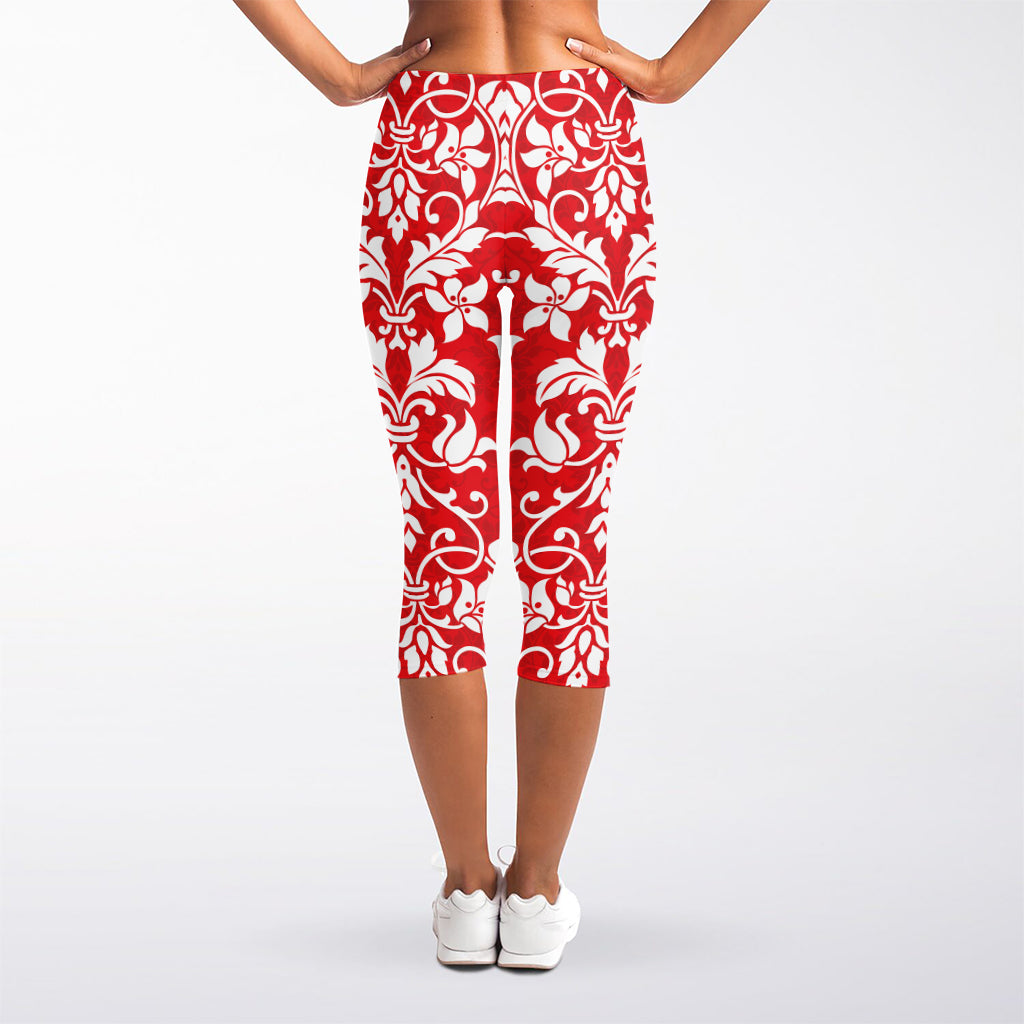 Red And White Damask Pattern Print Women's Capri Leggings