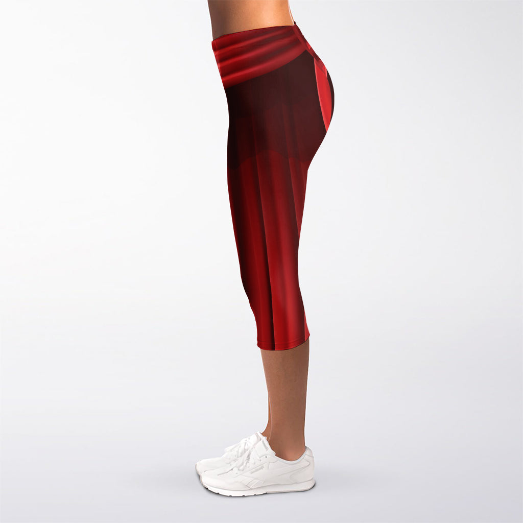 Red Curtain Theater Print Women's Capri Leggings