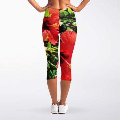 Red Hibiscus Flowers Print Women's Capri Leggings