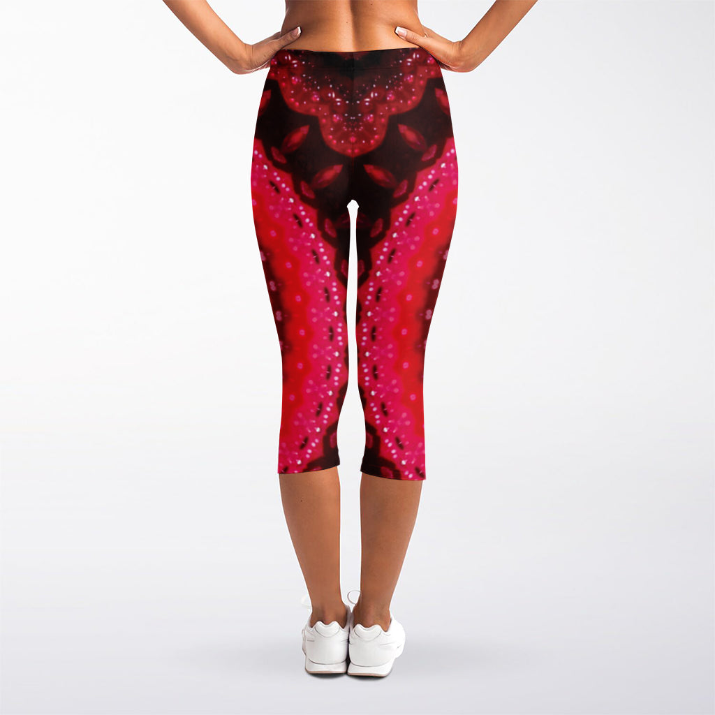 Red Kaleidoscope Print Women's Capri Leggings