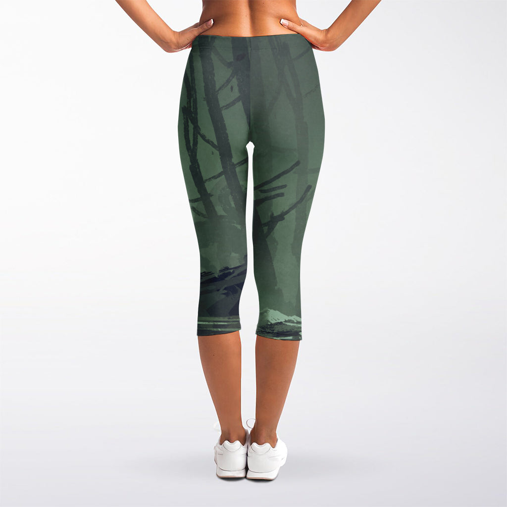 Red Moon Samurai Print Women's Capri Leggings