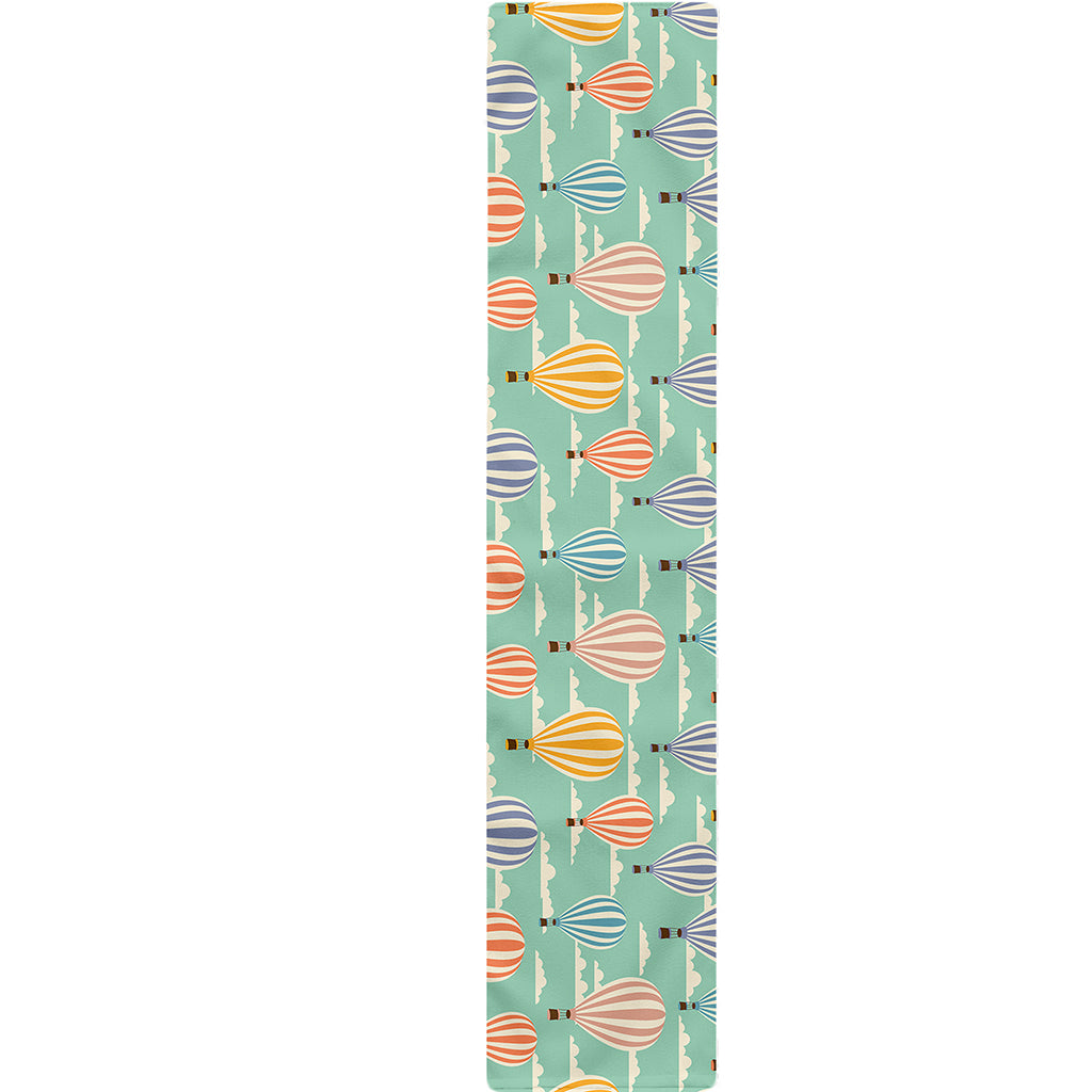 Retro Air Balloon Pattern Print Table Runner