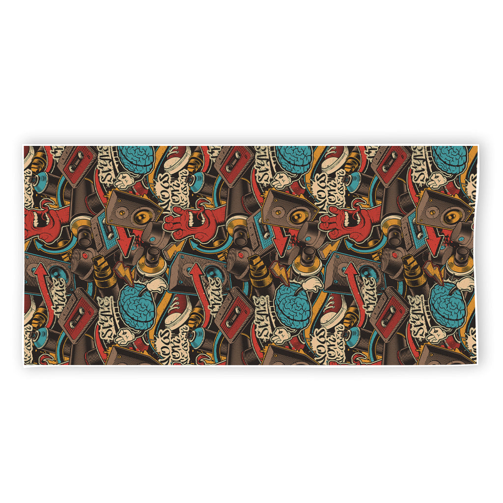 Retro Graffiti Pattern Print Beach Towel