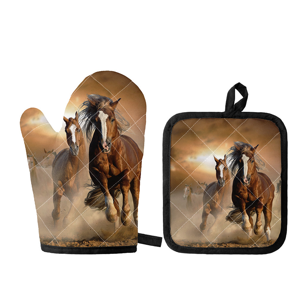 Running Wild Horses Print Oven Mitt And Pot Holder Set