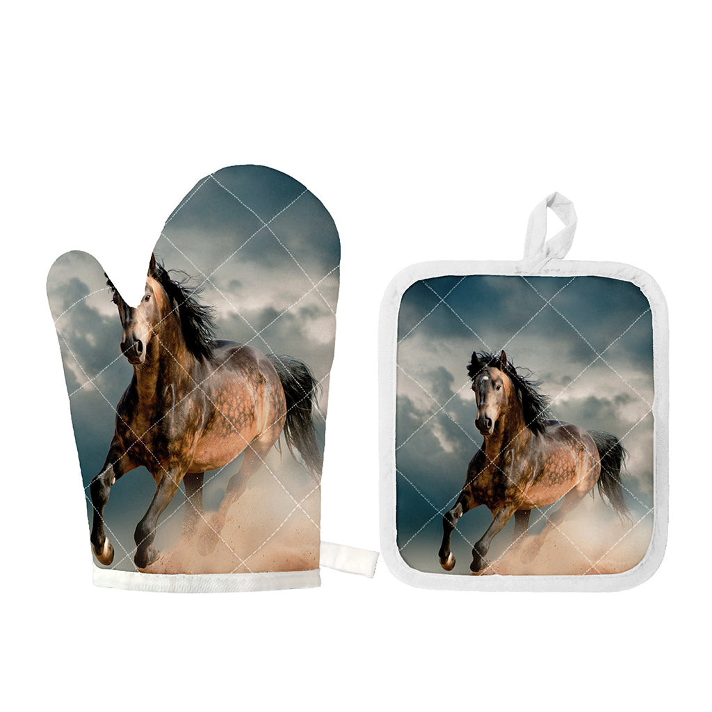 Running Wild Stallion Horse Print Oven Mitt And Pot Holder Set
