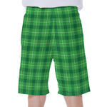 Shamrock Green Plaid Pattern Print Men's Beach Shorts