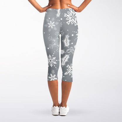 Silver And White Snowflake Pattern Print Women's Capri Leggings
