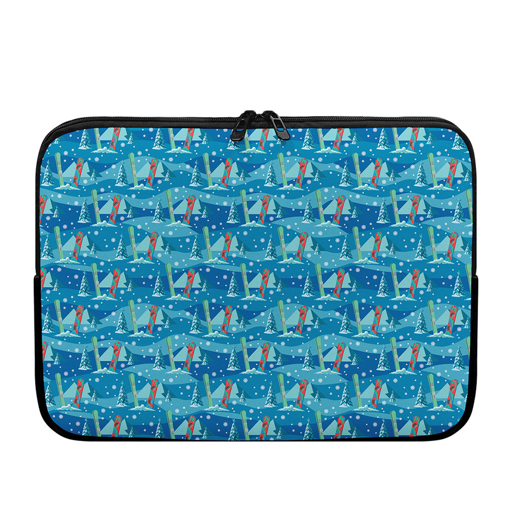 Ski And Snowboard Pattern Print Laptop Sleeve