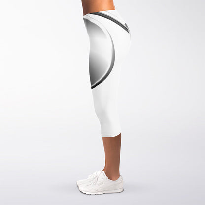 Sliver And White Yin Yang Print Women's Capri Leggings
