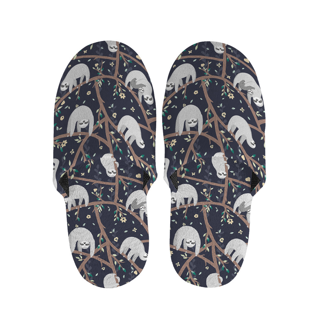 Sloth Family Pattern Print Slippers