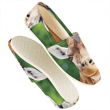 Smiley Face Giraffe Print Casual Shoes