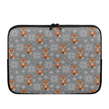 Snowy Fox Knitted Pattern Print Laptop Sleeve