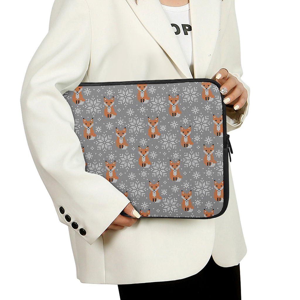 Snowy Fox Knitted Pattern Print Laptop Sleeve
