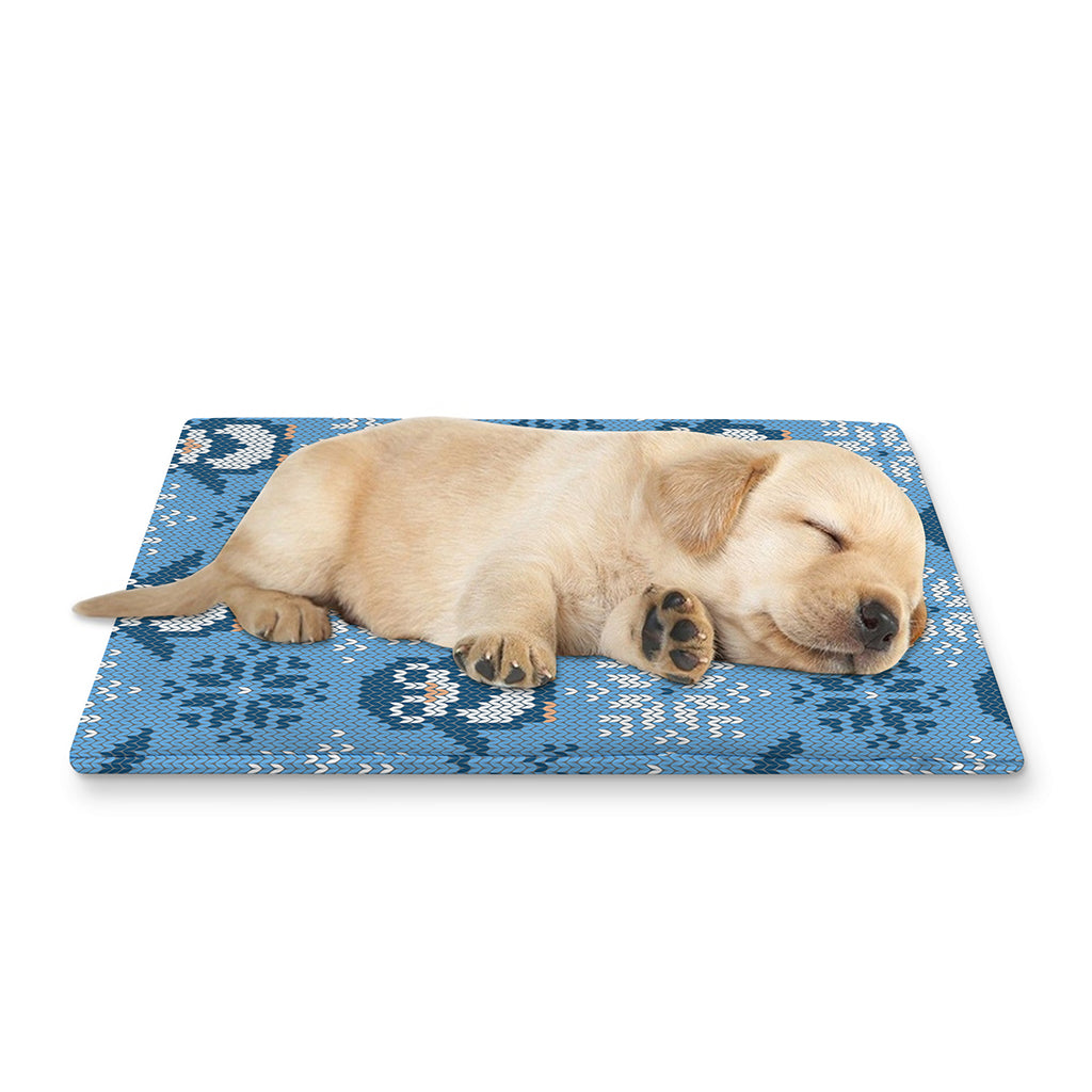 Snowy Penguin Knitted Pattern Print Pet Cooling Mat Cover