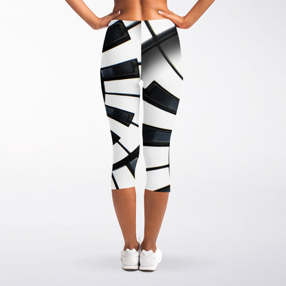 Spiral Piano Keyboard Print Women's Capri Leggings