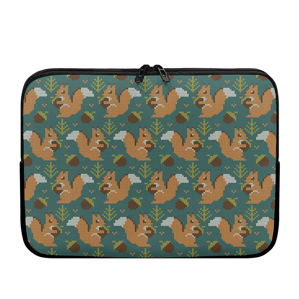 Squirrel Knitted Pattern Print Laptop Sleeve