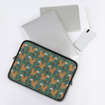 Squirrel Knitted Pattern Print Laptop Sleeve