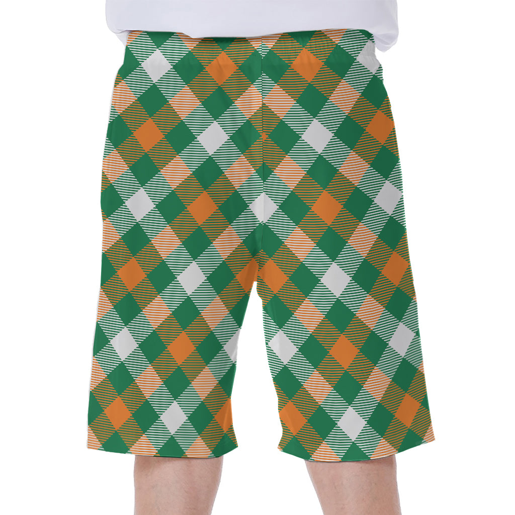 St. Patrick's Day Plaid Pattern Print Men's Beach Shorts