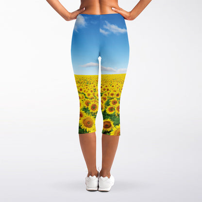 Sunflower Field Print Women's Capri Leggings