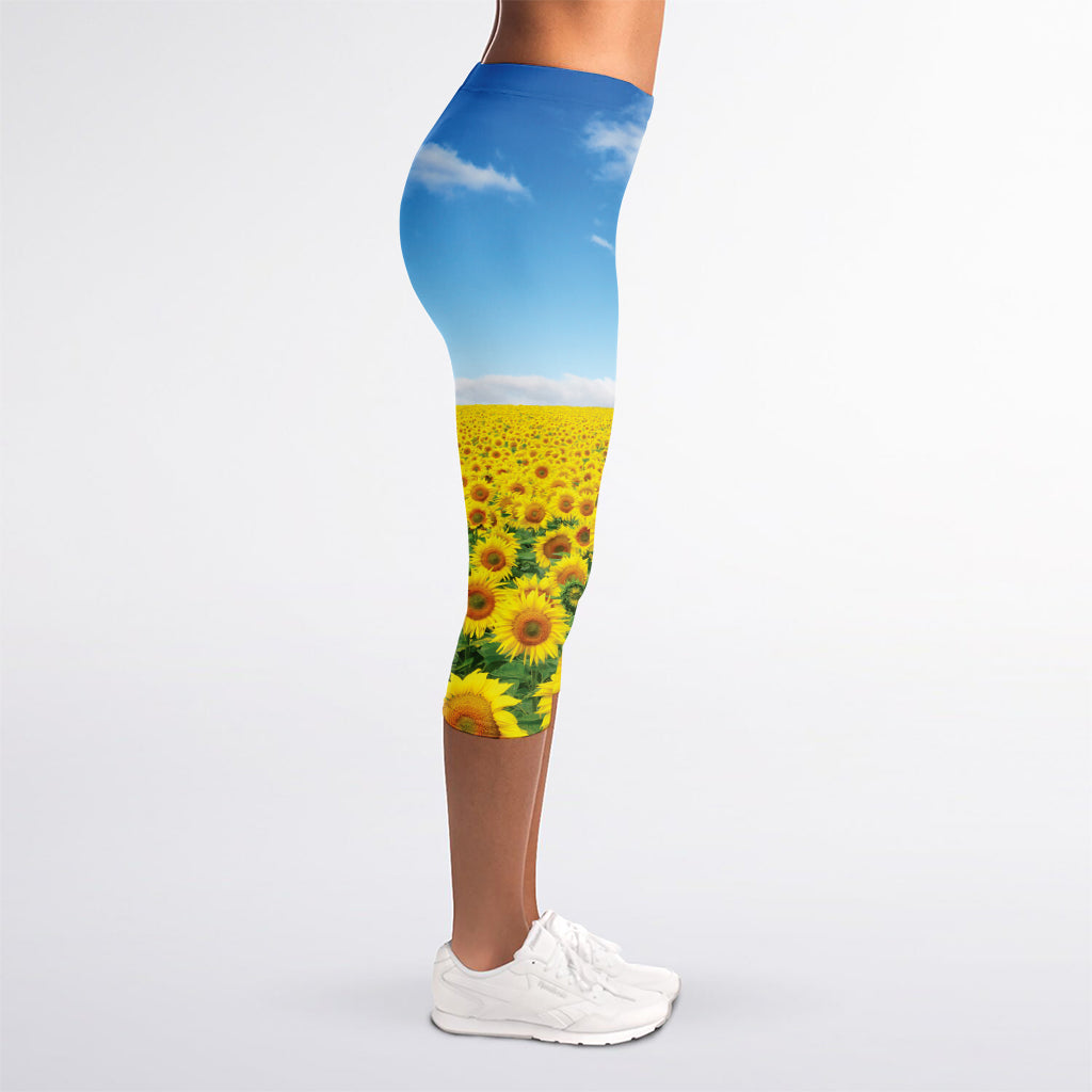 Sunflower Field Print Women's Capri Leggings