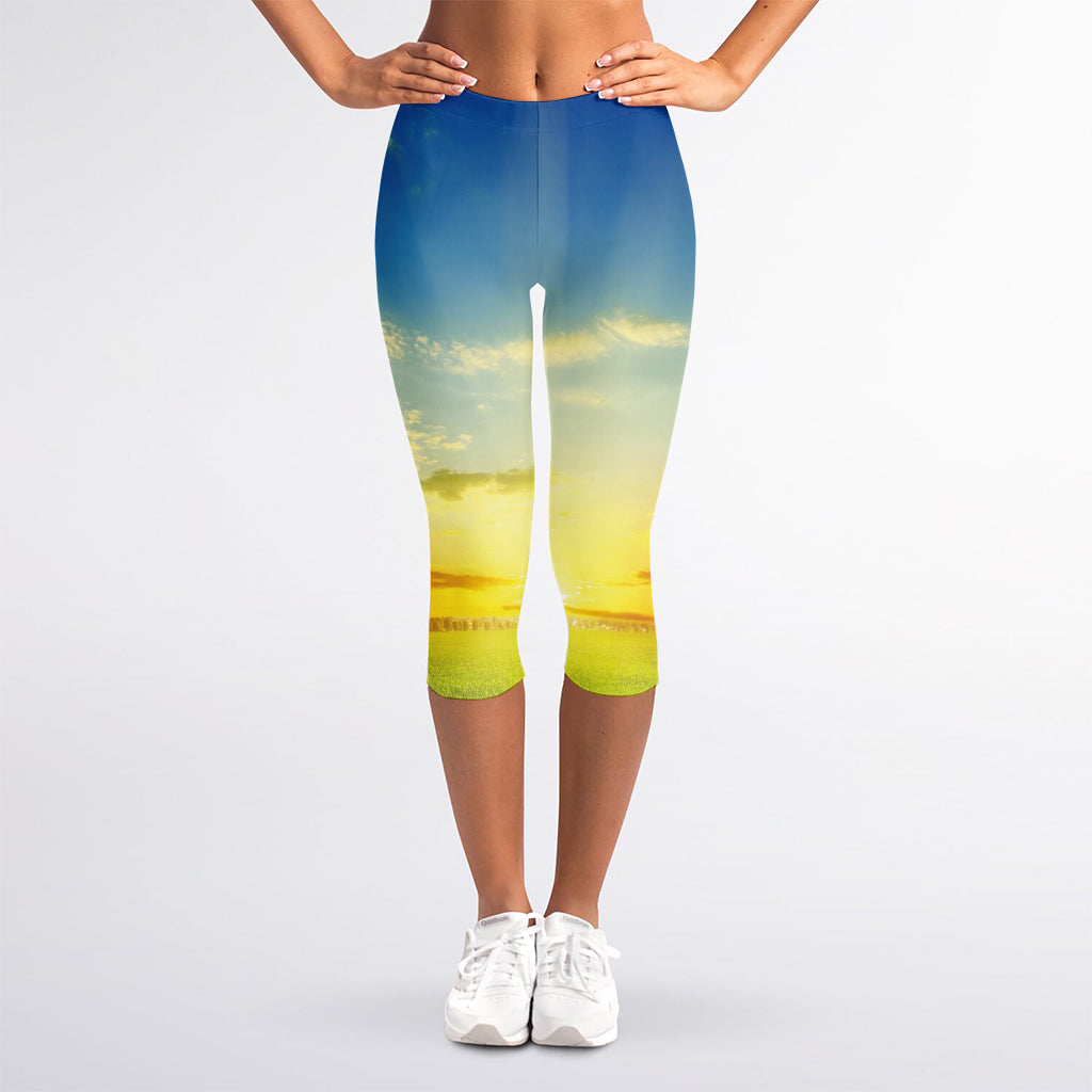 Sunrise Meadow Print Women's Capri Leggings