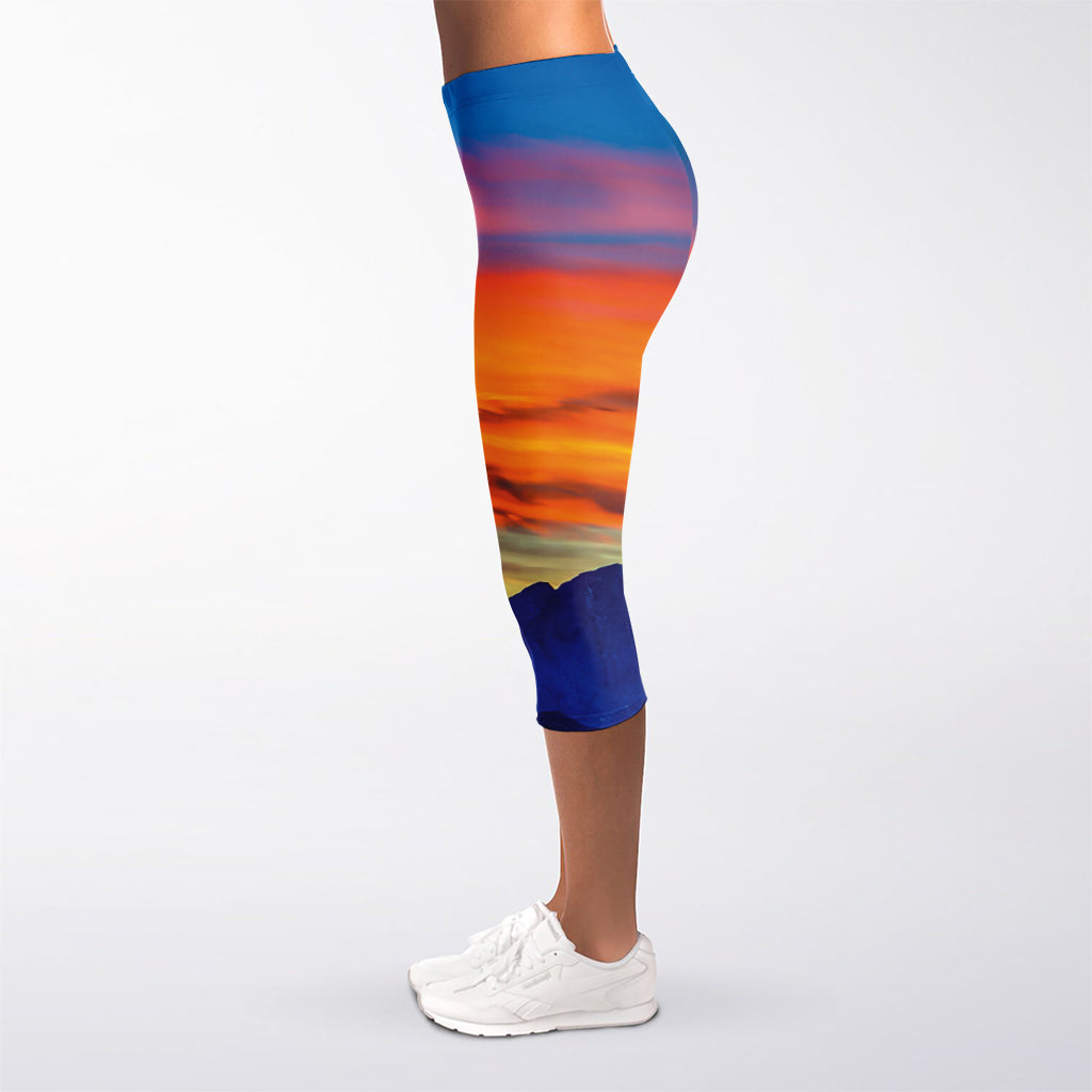 Sunset Mountain Print Women's Capri Leggings