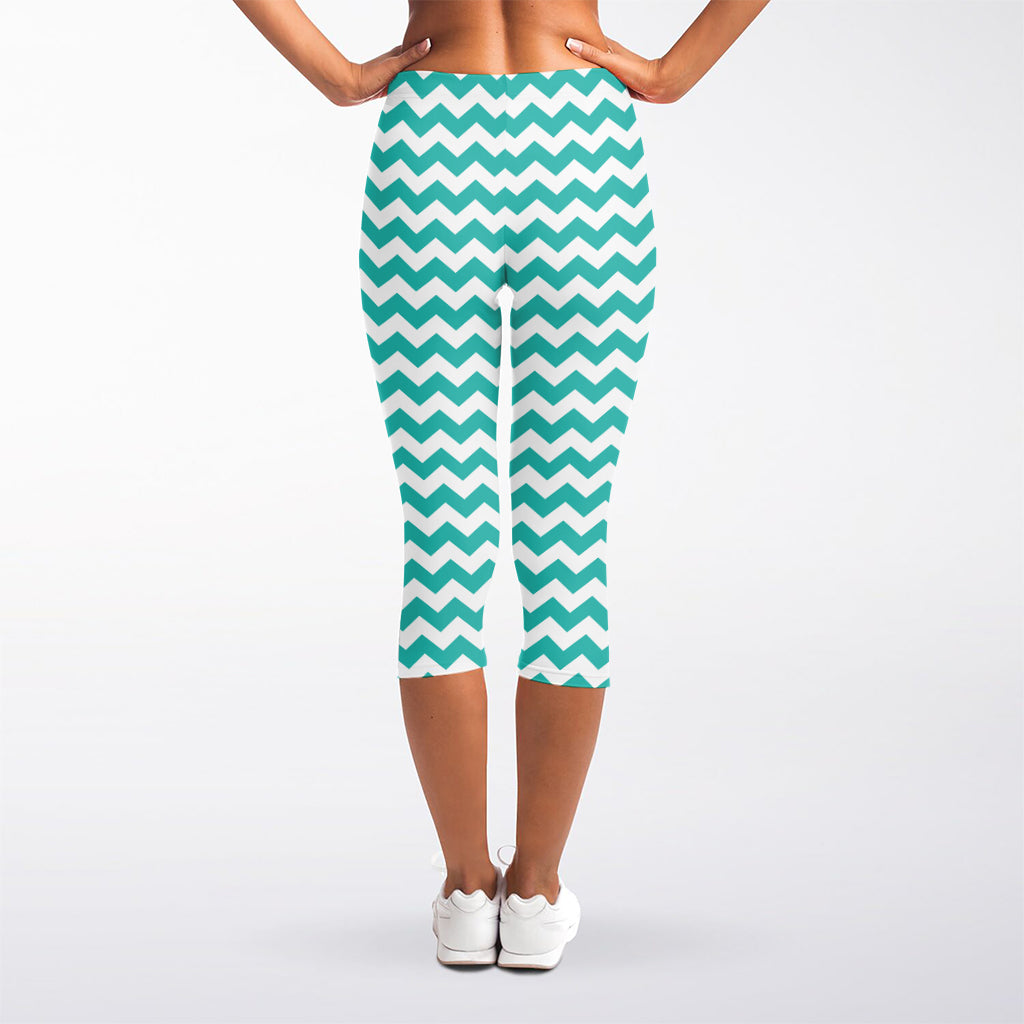 Teal And White Chevron Pattern Print Women's Capri Leggings