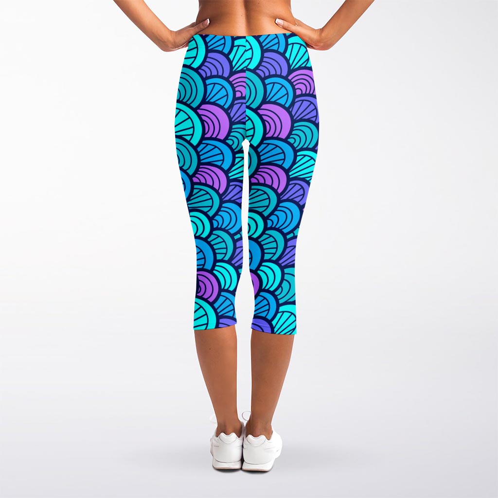 Teal Pink Mermaid Scales Pattern Print Women's Capri Leggings