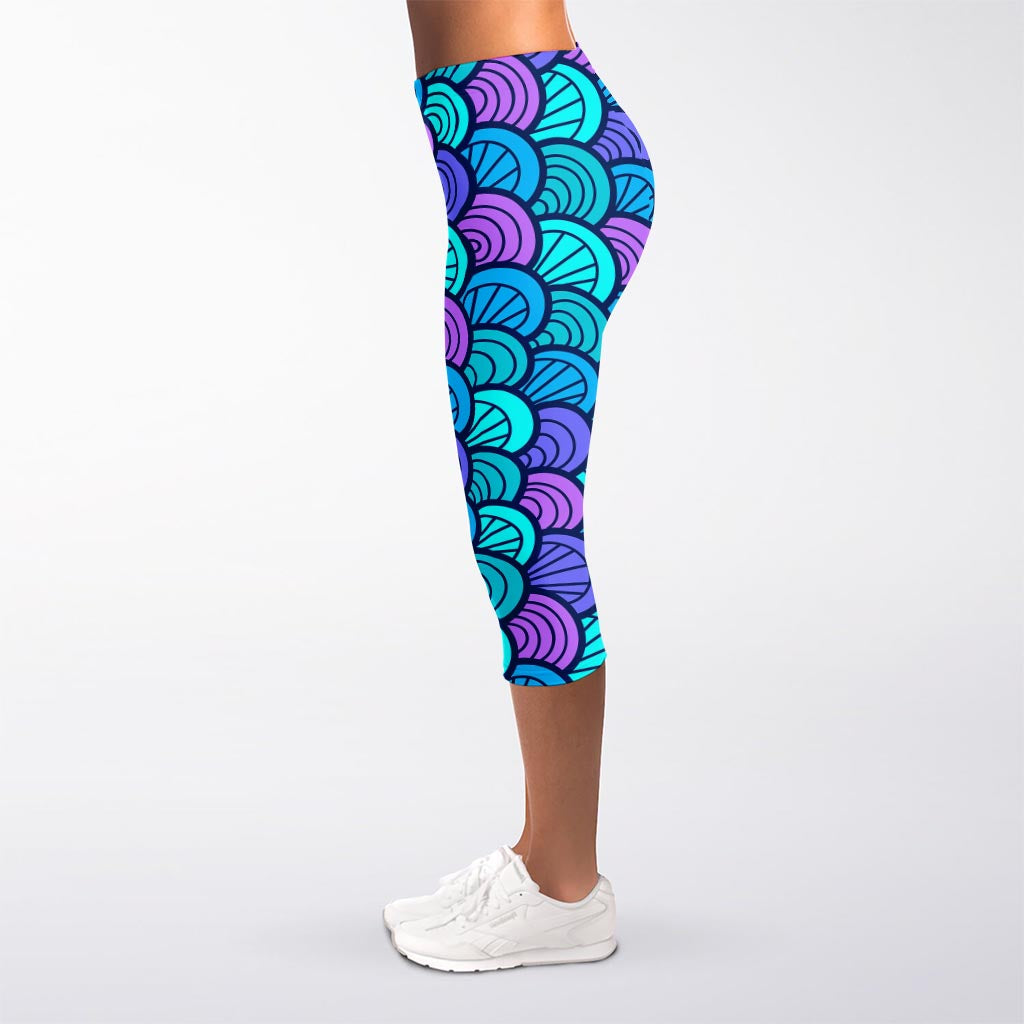 Teal Pink Mermaid Scales Pattern Print Women's Capri Leggings