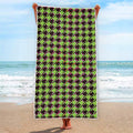 Trippy green Houndstooth Pattern Print Beach Towel