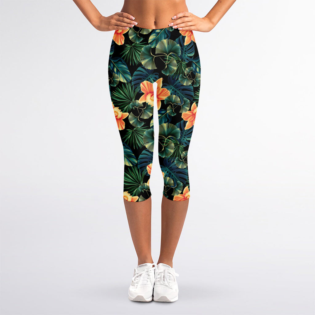 Tropical Leaf And Hawaiian Flower Print Women's Capri Leggings