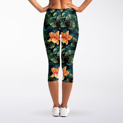 Tropical Leaf And Hawaiian Flower Print Women's Capri Leggings