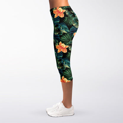 Tropical Leaf And Hawaiian Flower Print Women's Capri Leggings