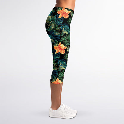 Tropical Leaf And Hawaiian Flower Print Women's Capri Leggings