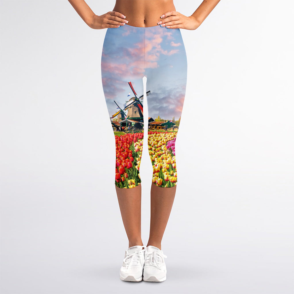 Tulip Field Print Women's Capri Leggings