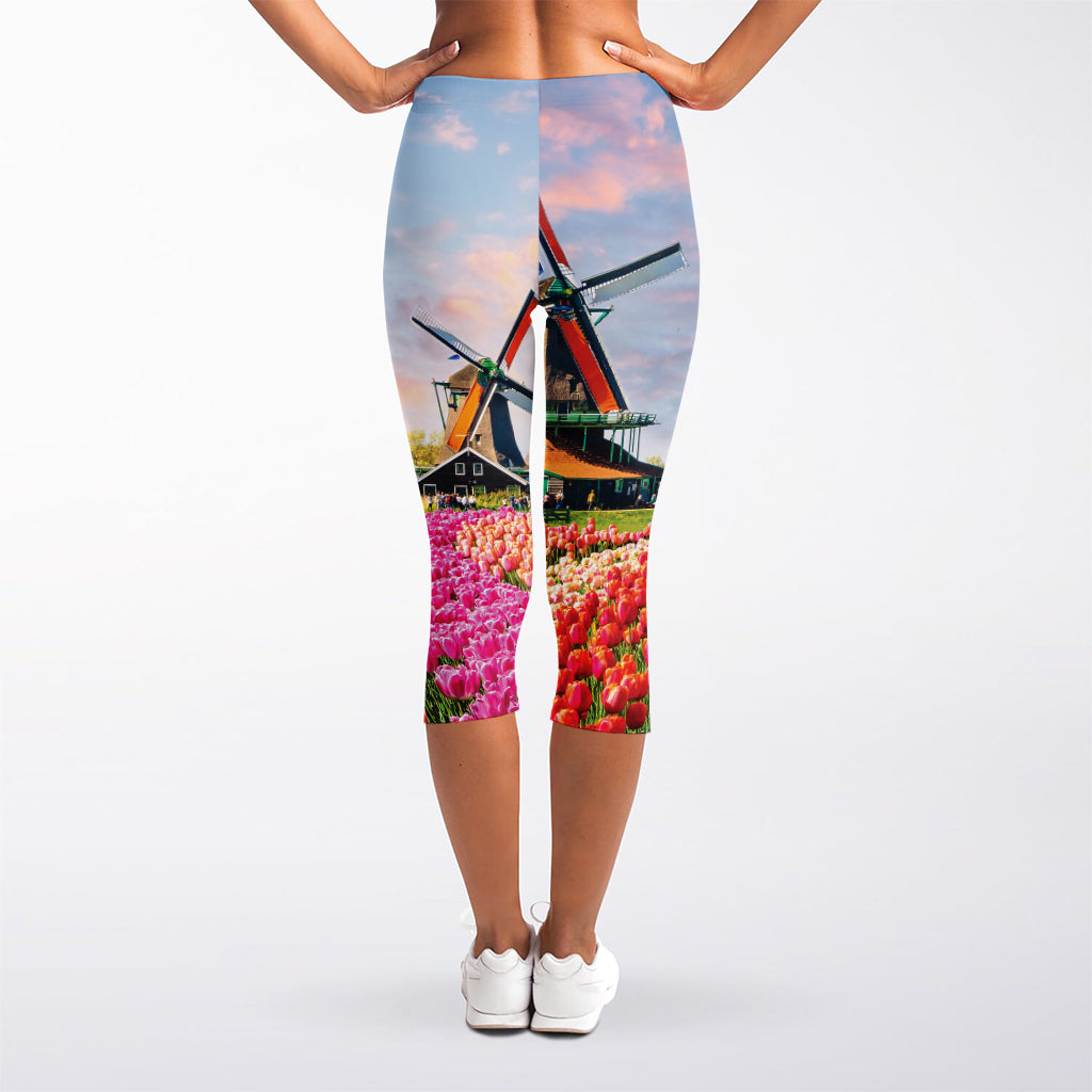 Tulip Field Print Women's Capri Leggings