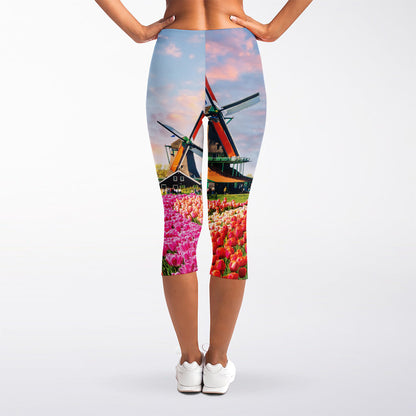 Tulip Field Print Women's Capri Leggings