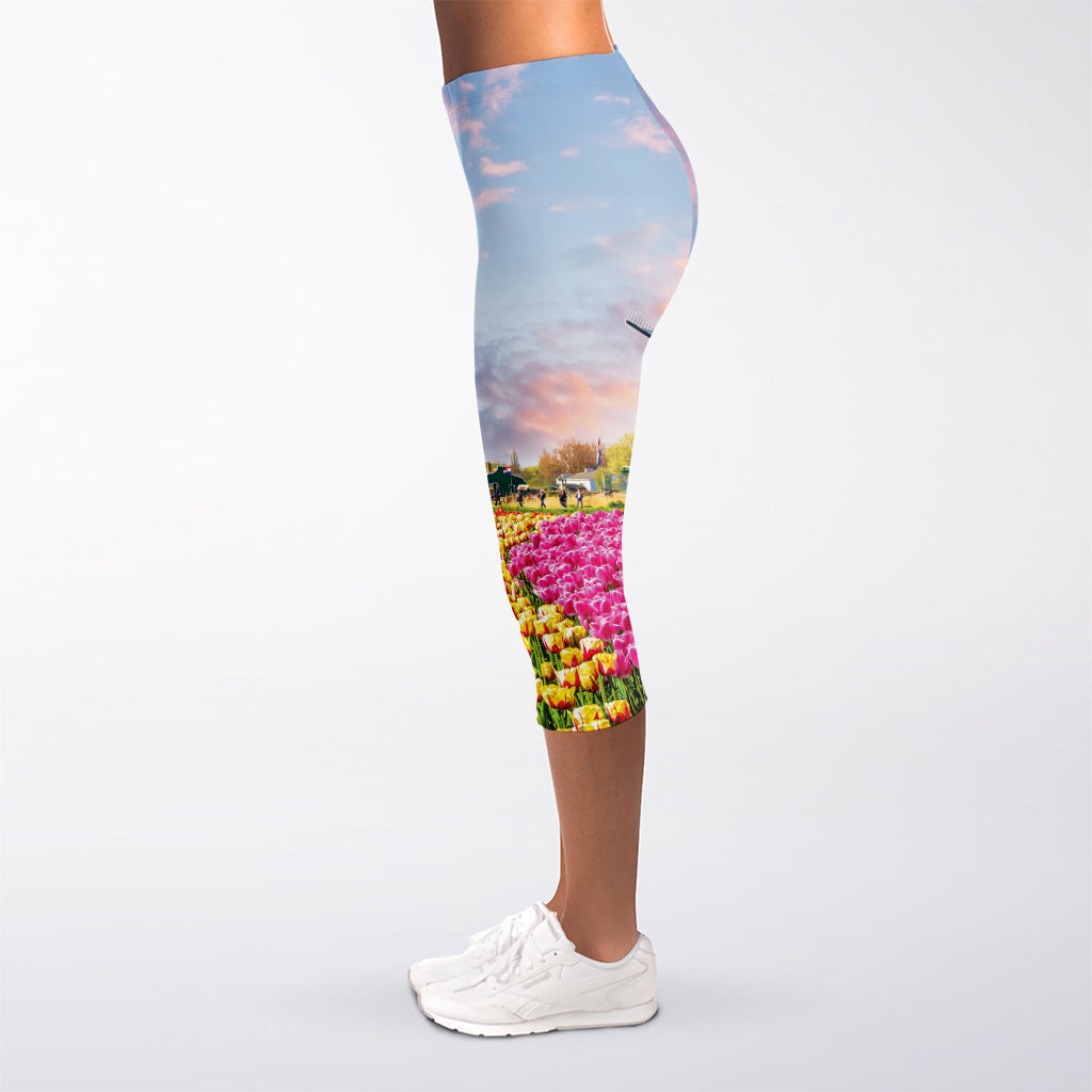 Tulip Field Print Women's Capri Leggings