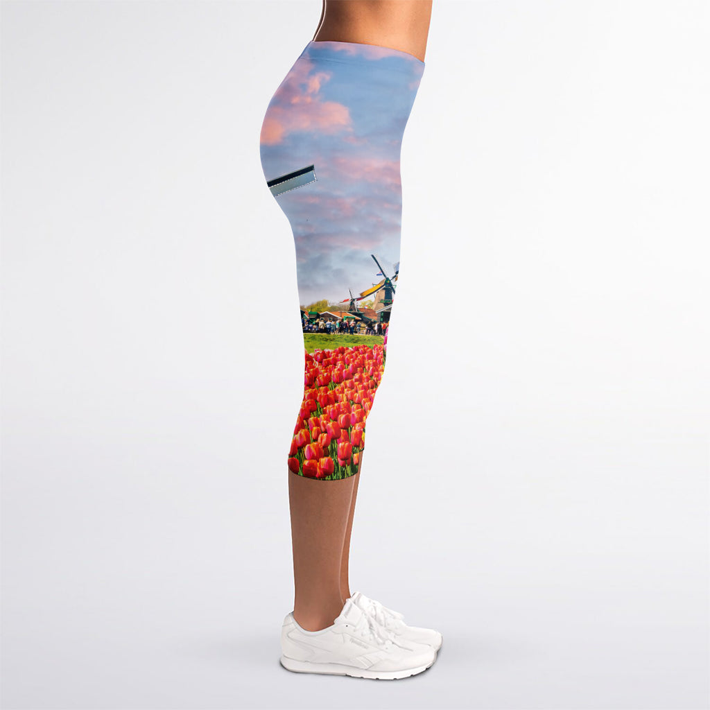 Tulip Field Print Women's Capri Leggings