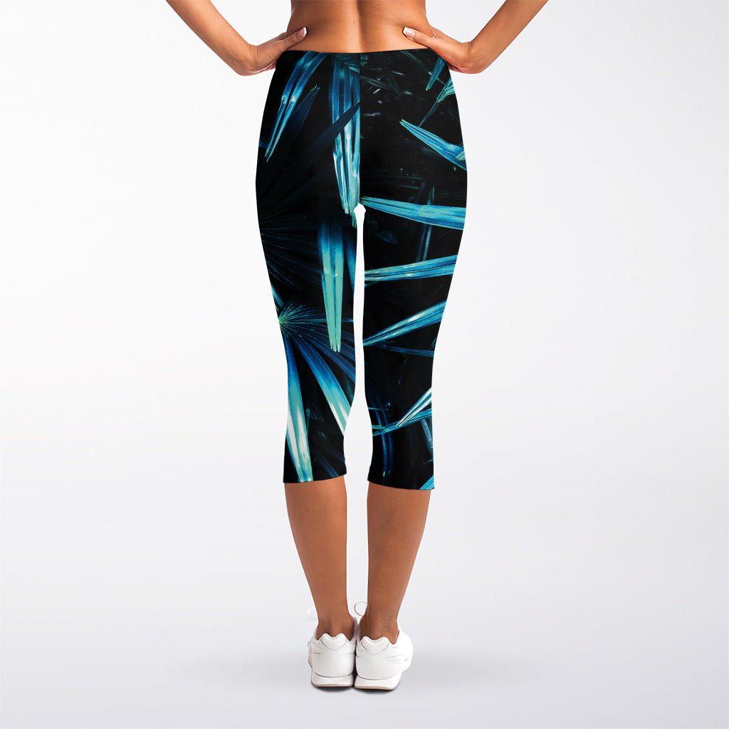 Turquoise Tropical Leaves Print Women's Capri Leggings