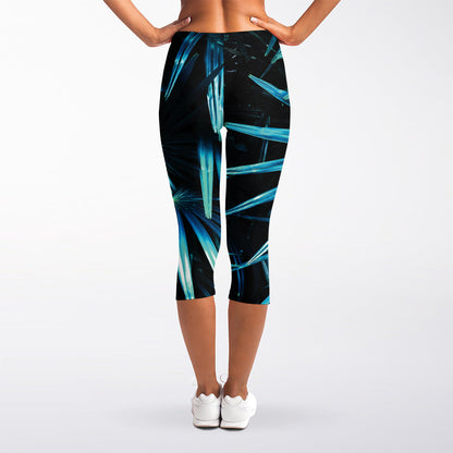 Turquoise Tropical Leaves Print Women's Capri Leggings